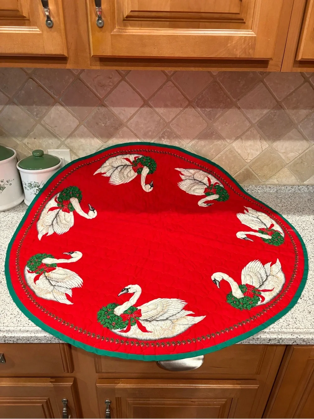 Vintage 1980s handmade quilted oval Christmas placemat white swan & Tree Skirt